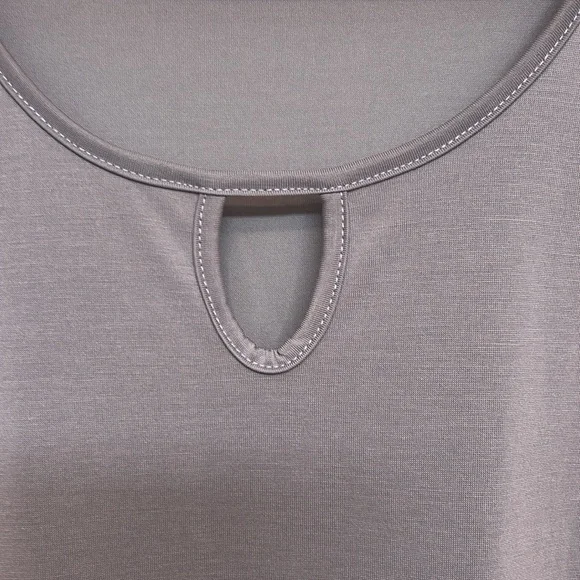 Soft Surroundings Beckett Keyhole Long Sleeve Top Size S
Model/poly MAKE OFFER - Picture 2 of 6